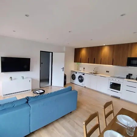 #22, Free Parking, Self Check-in, Perfect Location For Katowice, Chorzow, And Dts, 3rd Floor - No Elevator Chorzów